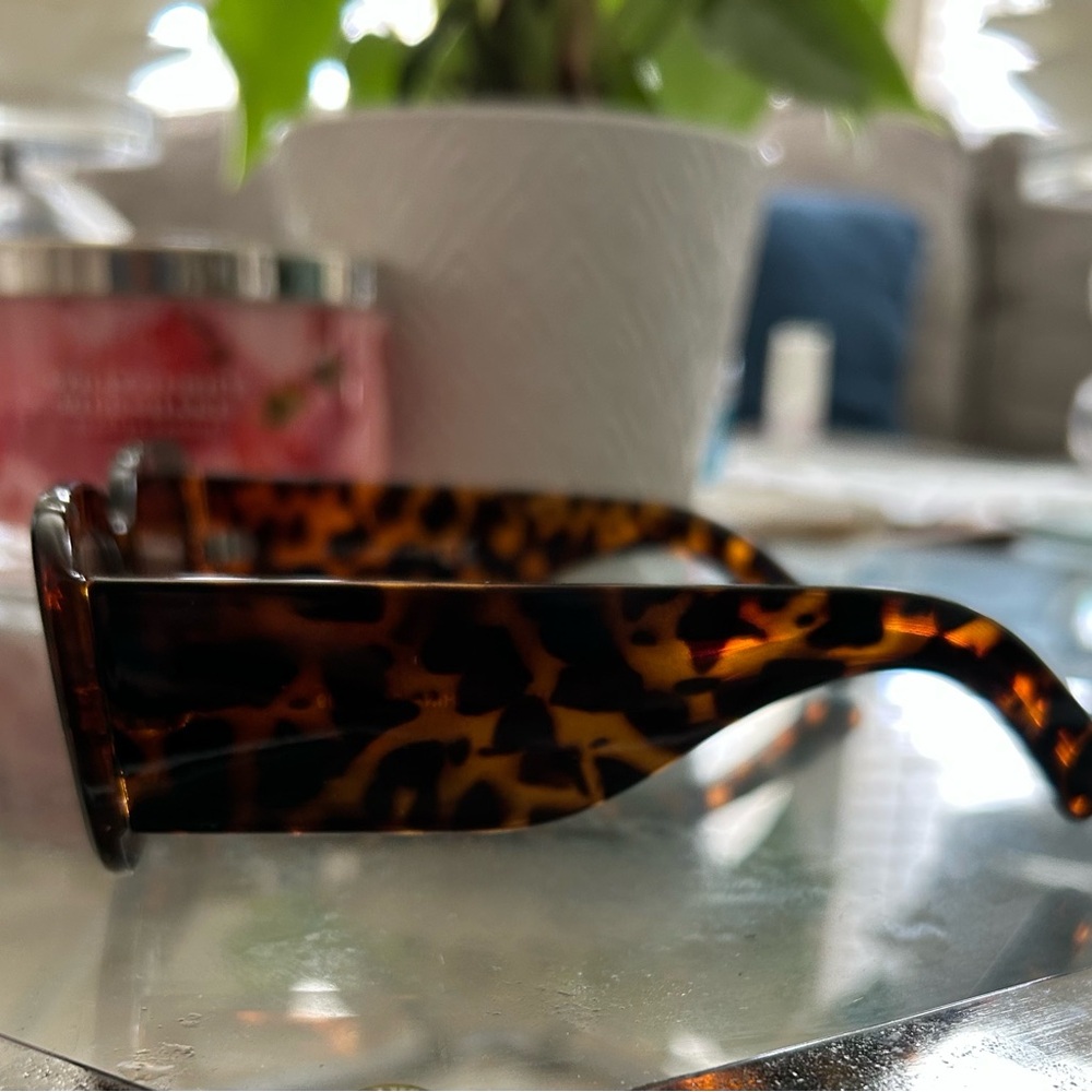 Tortoise Shell Square Sunglasses - Picture 4 of 6